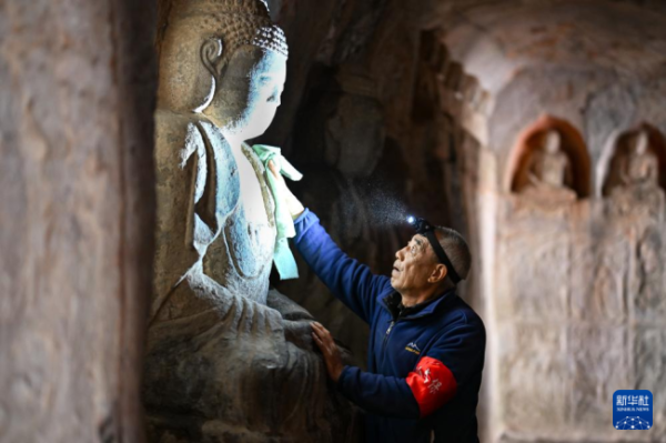 捷希源配资 新时代中国调研行之文化中华·守宝人丨云端守寺三十载